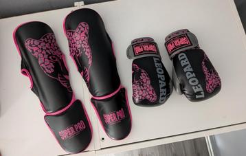 Super Pro Leopard Set - Scheenbeschermers & Handschoenen. beschikbaar voor biedingen