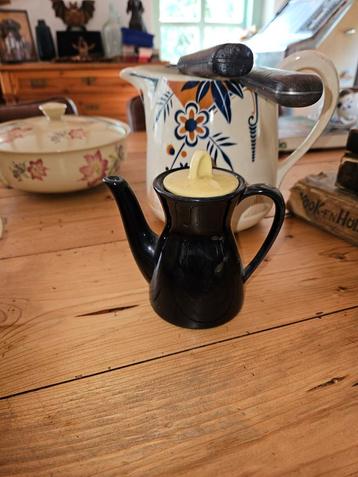 Vintage Zwart Theepotje Jaren 50-60 beschikbaar voor biedingen