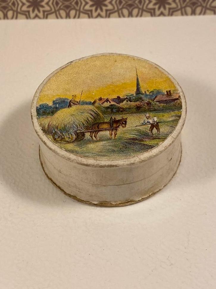 Antiek sieradendoosje, hooiwagen met paard, rond, Antiek en Kunst, Curiosa en Brocante, Ophalen of Verzenden