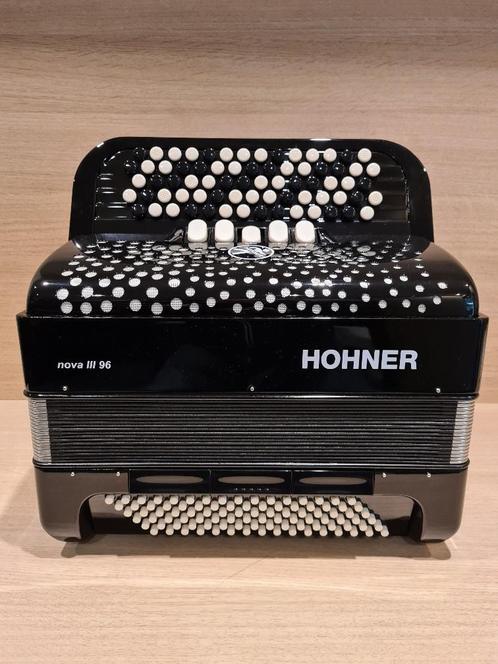 Hohner Nova III 96 B-Griff knopaccordeon Allrounder 7,6 kg, Muziek en Instrumenten, Accordeons, Nieuw, Knopaccordeon, 96-bas, Hohner