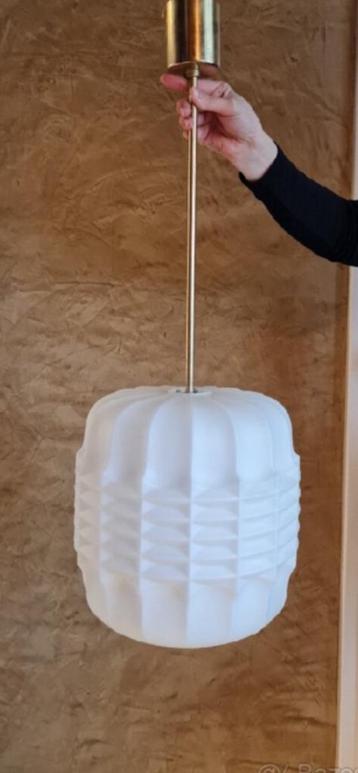 Vintage Opaal glazen hanglamp beschikbaar voor biedingen