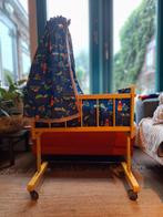 Vintage handgemaakt poppenwiegje met pop, Ophalen of Verzenden, Gebruikt, Wieg
