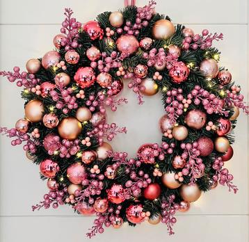 Prachtige grote handgemaakte roze kerstkrans. (55 cm) beschikbaar voor biedingen