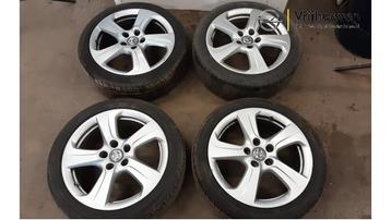 Velgen set + banden van een Opel Corsa (Corsa E 15-) beschikbaar voor biedingen