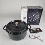 Staub Cocotte 26cm zwart-Nieuw in doos!, Ophalen, Gietijzer, Nieuw, Keramische plaat