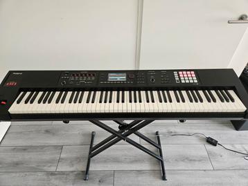 Roland FA-08 incl. Softbag, sustainpedaal en standard beschikbaar voor biedingen