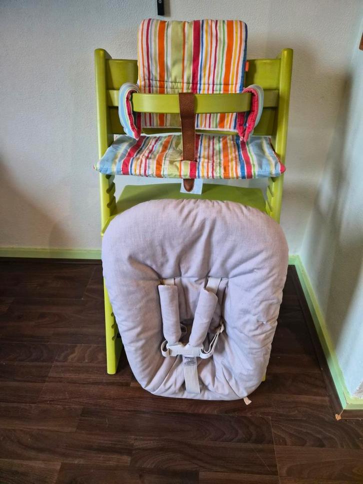Stokke Tripp Trapp Complete Set - Zo Goed Als Nieuw, Kinderen en Baby's, Kinderstoelen, Zo goed als nieuw, Meegroeistoel, Aanschuifbaar