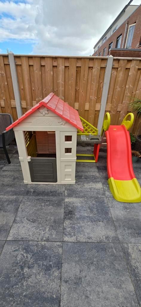 Smoby speelhuis met keuken en Smoby glijbaan, Kinderen en Baby's, Speelgoed | Buiten | Speelhuisjes, Zo goed als nieuw, Kunststof
