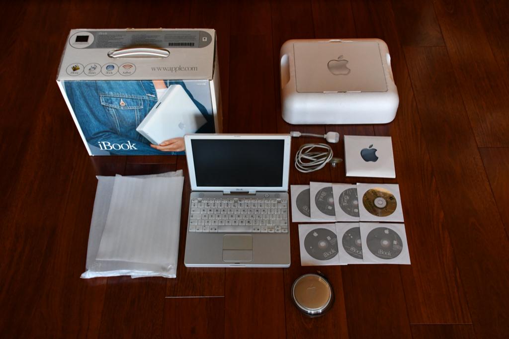 Vintage Apple iBook G3 12 Inch M6497 2001 10.3 OS X Boxed, Computers en Software, Vintage Computers, Ophalen, Apple