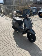 Vespa Sprint Matgrijs Black Pack, Motoren, Ophalen