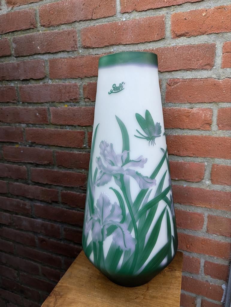 Prachtige glazen vaas met bloemmotief naar Galle, Ophalen