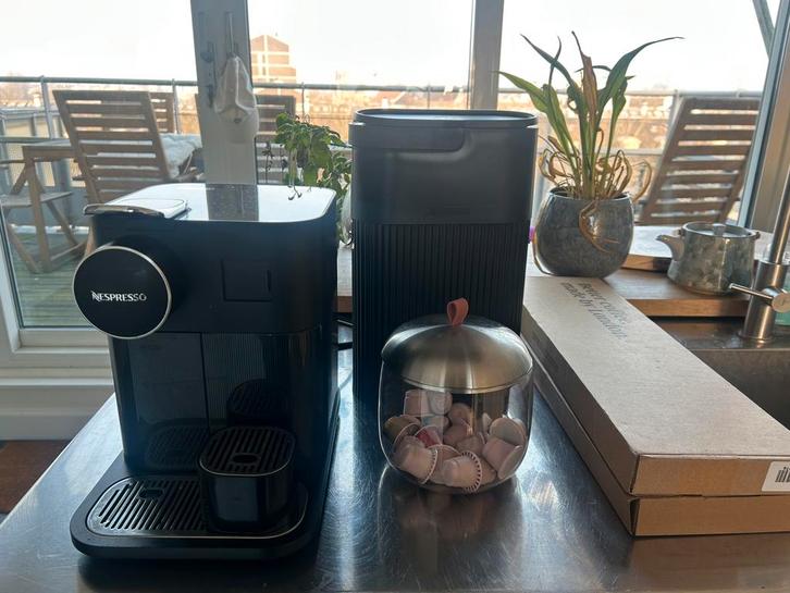 Nespresso Delonghi Coffee Machine + Grind pods + Pod bin, Witgoed en Apparatuur, Koffiemachine-accessoires, Zo goed als nieuw
