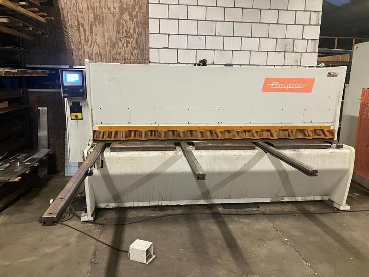 Beyeler knipbank plaatschaar 3100x10mm, Zakelijke goederen, Machines en Bouw | Metaalbewerking, Ophalen