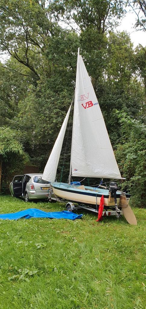 Volksboot 480, Watersport en Boten, Open zeilboten, Zo goed als nieuw, Overige typen, 3 tot 6 meter, Polyester, Buitenboordmotor