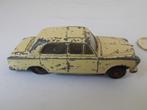 1958 Dinky Toys 24B PEUGEOT 403 SALOON (Opknapper.), Ophalen of Verzenden, Gebruikt, Auto, Dinky Toys