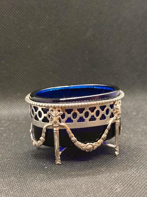 Antiek Louis XVI zoutvaatje met origineel blauw kobalt blauw, Antiek en Kunst, Antiek | Goud en Zilver, Zilver, Ophalen of Verzenden