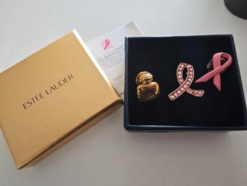 Estee Lauder Pink Ribbon Pins beschikbaar voor biedingen