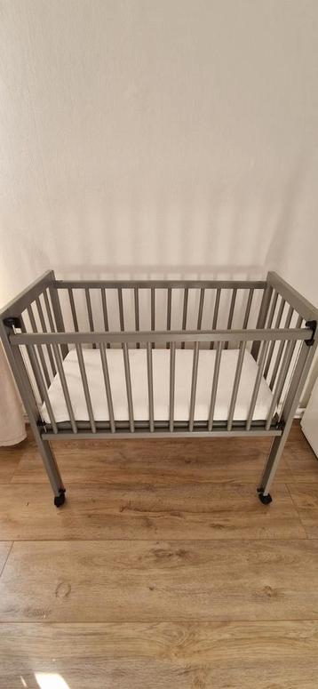 Cosleeper Grijs + Matras & Hoezen beschikbaar voor biedingen