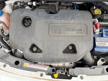 Motor van een Fiat 500 beschikbaar voor biedingen