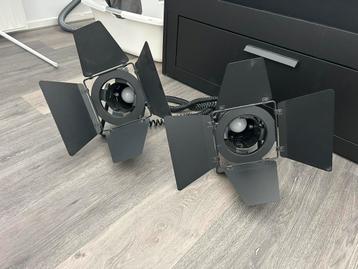 2 studio lampen beschikbaar voor biedingen
