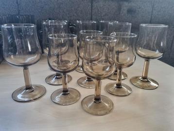 Mooie vintage Arcoroc France retro bruin rookglas wijnglas beschikbaar voor biedingen