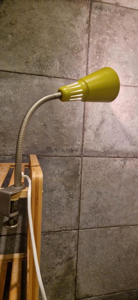 Groene Bureaulamp met Klem vintage ikea, Huis en Inrichting, Lampen | Vloerlampen, Gebruikt, Minder dan 100 cm, Kunststof, Metaal
