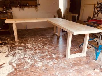Bureau van terug gedroogd en geschaafd hout  beschikbaar voor biedingen