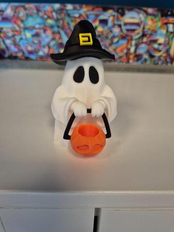 Te Koop: Spookje met Heksenhoed en Pompoen beschikbaar voor biedingen