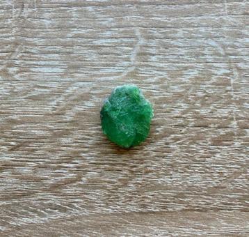 Zeldzame Tsavoriet kristal beschikbaar voor biedingen