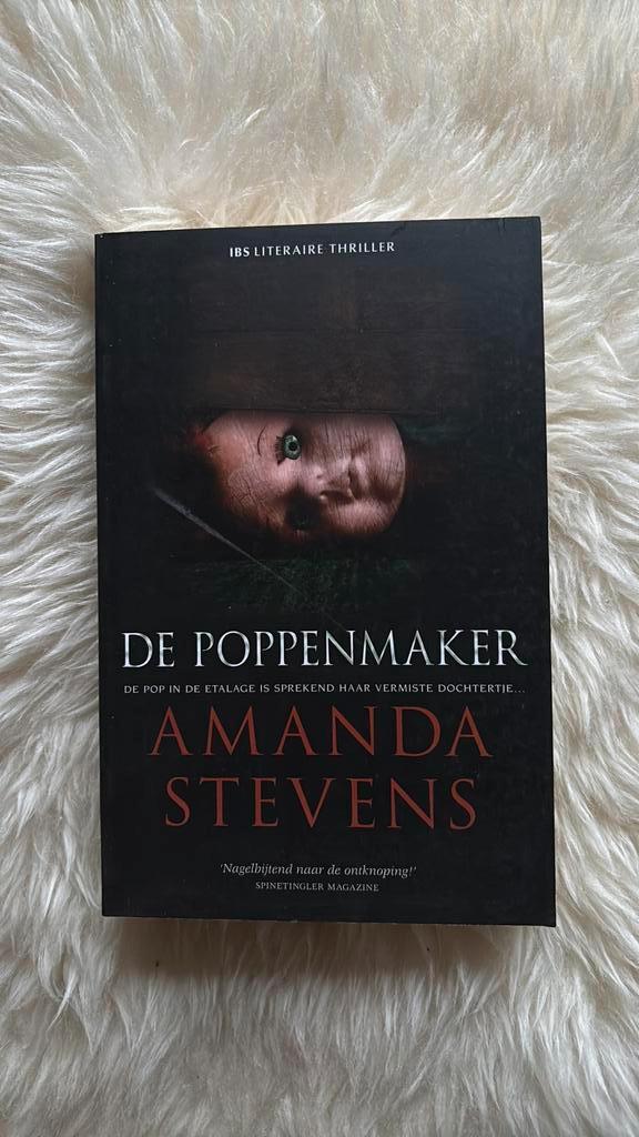 Amanda Stevens - De poppenmaker | NIEUW, Boeken, Thrillers, Amerika, Ophalen of Verzenden