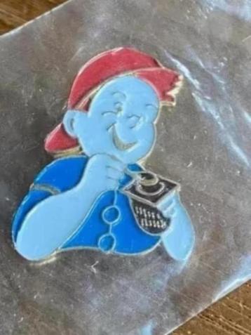 Pin met opdruk jongetje beschikbaar voor biedingen