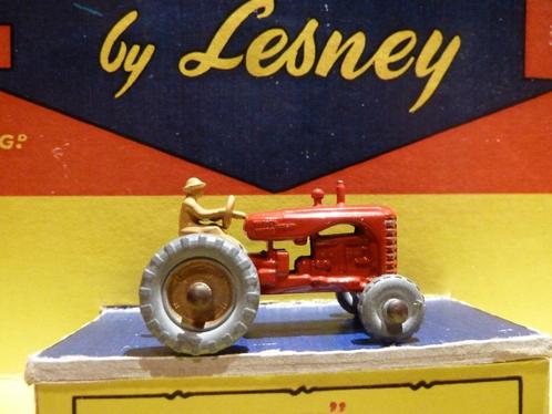 LESNEY   4 B-1     MASSEY HARRIS TRACTOR uit: 1957 + "MINT"", Hobby en Vrije tijd, Modelauto's | Overige schalen, Nieuw, Tractor of Landbouw