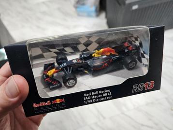 Red Bull Racing RB13 1/43 Diecast Modelauto beschikbaar voor biedingen