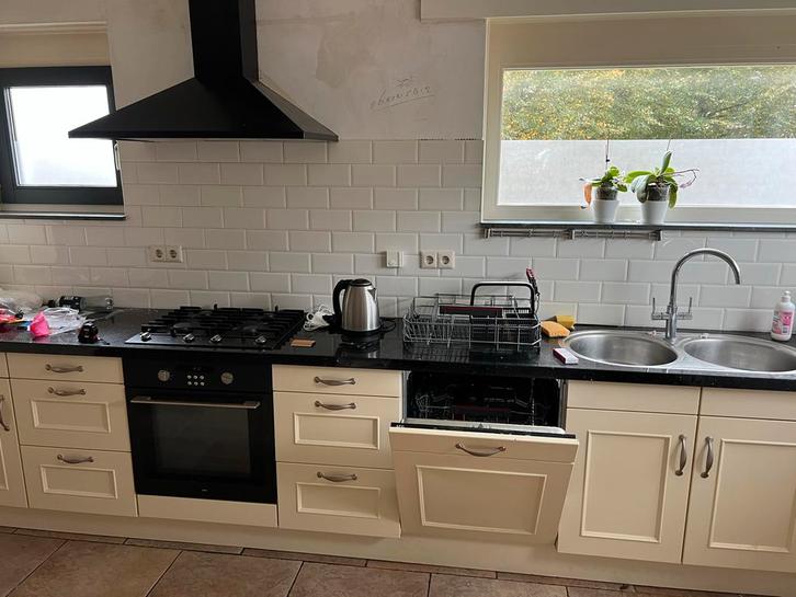 Complete Keuken met Inbouwapparatuur & Graniet, Huis en Inrichting, Keuken | Complete keukens, Gebruikt, Enkelwandige keuken, Crème