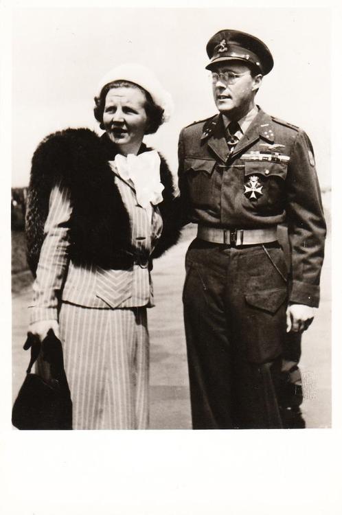 Fotokaart Juliana en Bernard 1946, Verzamelen, Koninklijk Huis en Royalty, Zo goed als nieuw, Kaart, Foto of Prent, Nederland