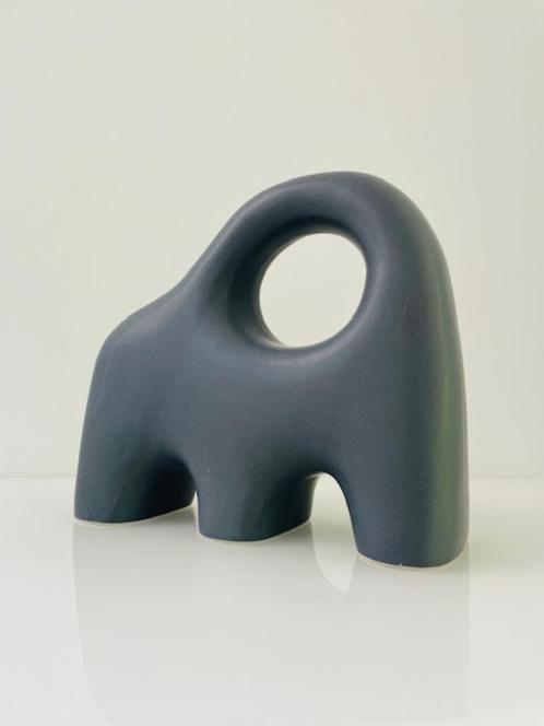 Moderne keramieken sculptuur – minimalistisch design, Antiek en Kunst, Kunst | Beelden en Houtsnijwerken, Ophalen of Verzenden