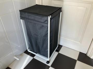 Mooie wasmand waszak metalen frame stoffen zak - verrijdbaar beschikbaar voor biedingen