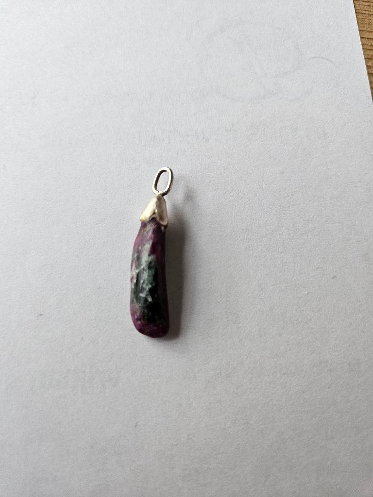 Robijn in zoïsiet hanger, Verzenden, Mineraal