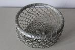Metalen eier mand, Overige materialen, Gebruikt, Mand, Rond