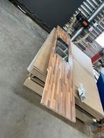 Multiplex blad met houtstructuur en opbouw spoelbak., Ophalen