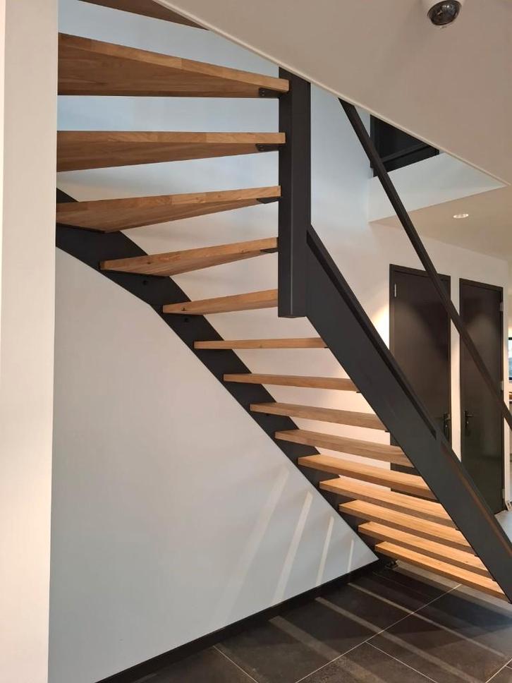 stalen trap, trap op maat, trap van staal en hout, trappen, Doe-het-zelf en Verbouw, Ladders en Trappen, Nieuw, 2 tot 4 meter