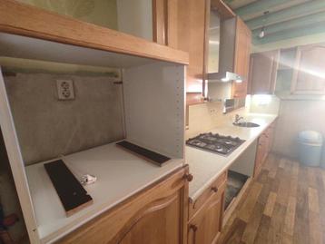 Keuken Eiken inclusief gasfornuis, koelkast en wasbak beschikbaar voor biedingen