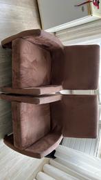 Te koop: twee taupekkeurige fauteuiltjes met wielen, Huis en Inrichting, Fauteuils, Ophalen, Gebruikt, Minder dan 75 cm, Stof