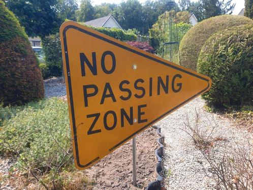 Amerikaans verkeersbord No Passing Zone 104cm marge factuur, Verzamelen, Overige Verzamelen, Gebruikt, Ophalen