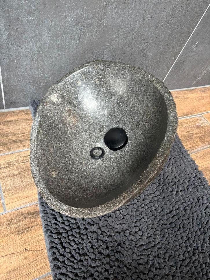 Natuurstenen wasbak met kraan, Huis en Inrichting, Badkamer | Badkamermeubels, Zo goed als nieuw, Wasbak of Wastafel, Minder dan 100 cm