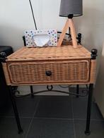 2 Nachtkastjes Smeedijzer/Riet, Huis en Inrichting, Tafels | Bijzettafels, 45 tot 60 cm, Minder dan 55 cm, Gebruikt, Metaal of Aluminium