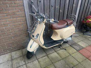 Vespa lxv 2 takt snor veel extra’s  beschikbaar voor biedingen