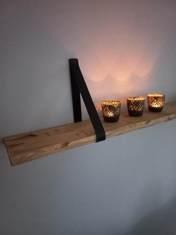 Mooie robuuste landelijke wandplank inclusief plankendragers beschikbaar voor biedingen