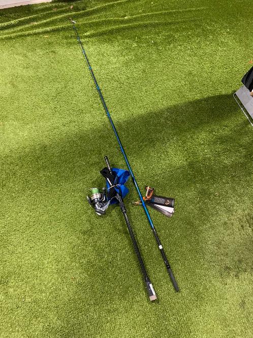 Nieuwe Savage Gear SGS2 spinhengel + Shimano molen, 2.40m, Watersport en Boten, Hengelsport | Roofvissen, Nieuw, Complete set