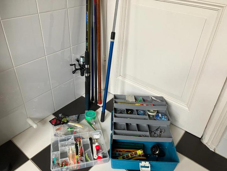 Visspullen o.a. 5 hengels, koffer inclusief inhoud, schepnet, Watersport en Boten, Hengelsport | Algemeen, Zo goed als nieuw, Overige typen